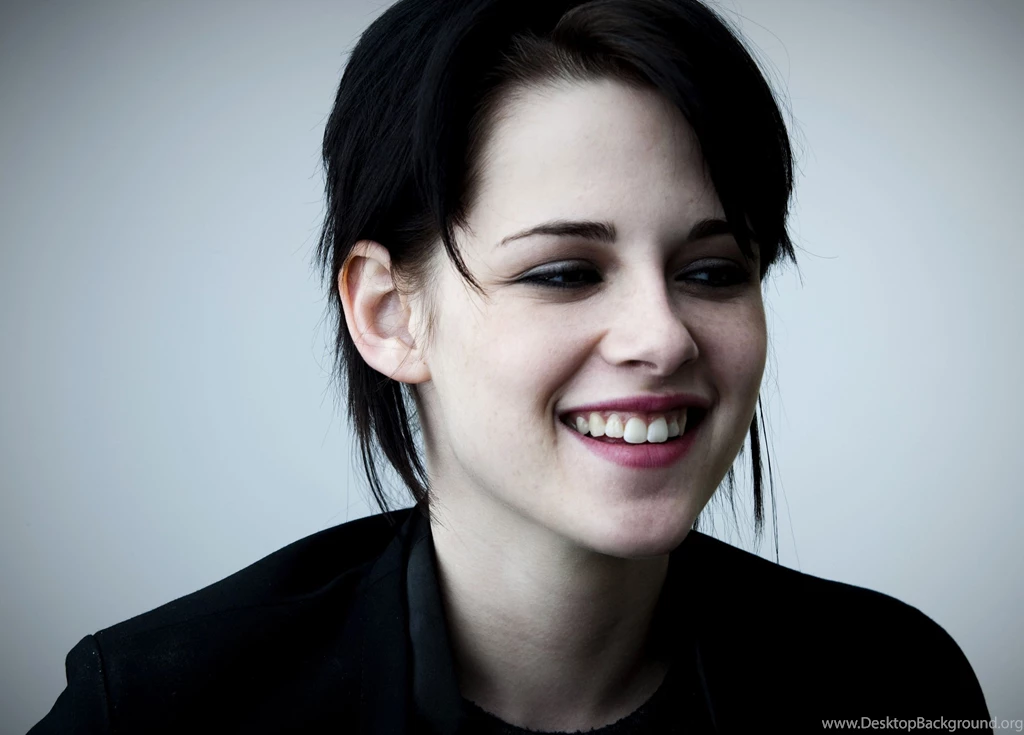 Download Free Kristen Stewart Cute Smile
