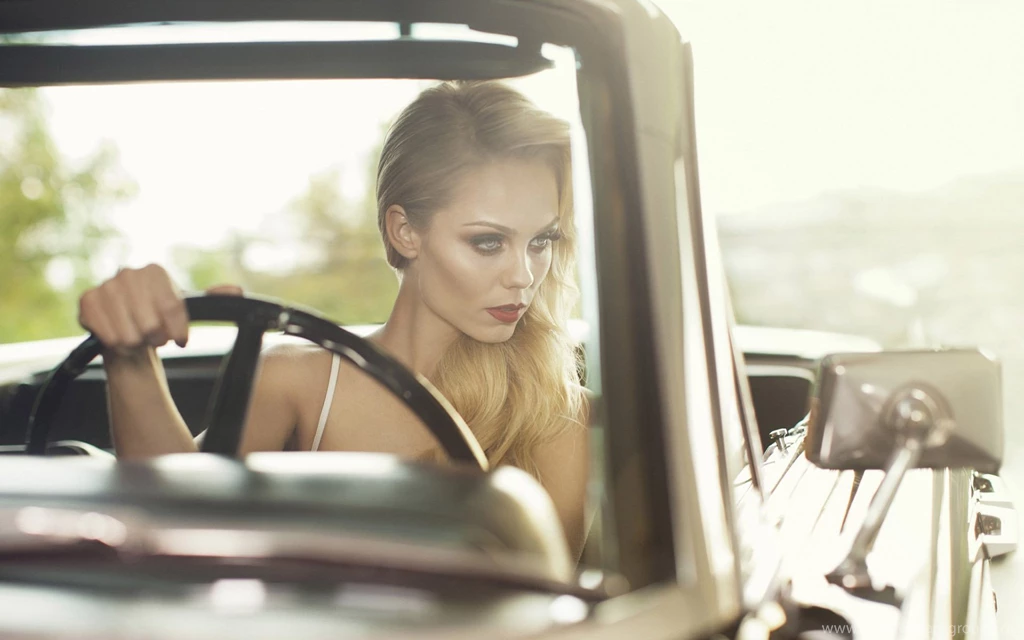 Laura Vandervoort Wallpapers