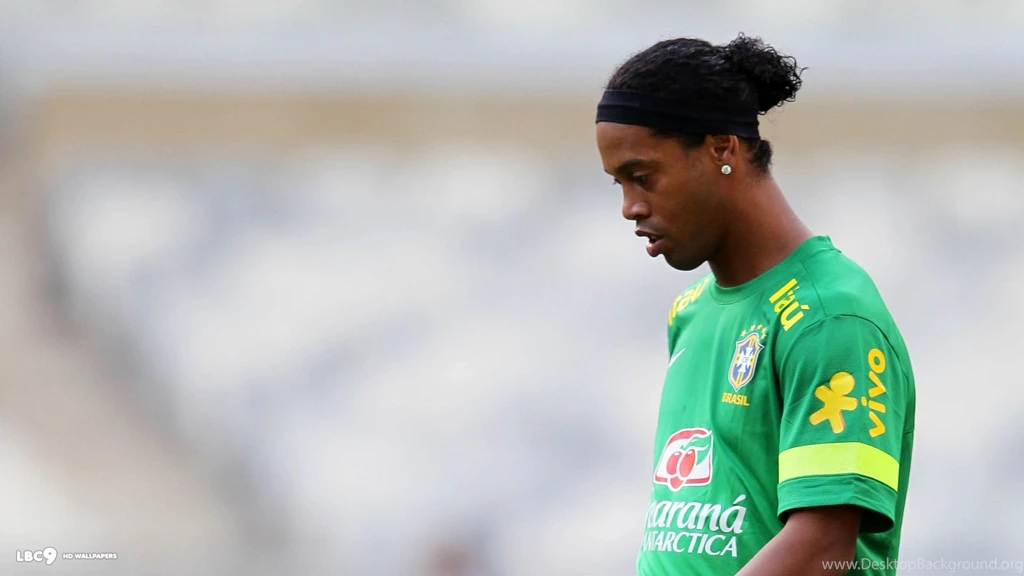 Ronaldinho Wallpapers 7/14