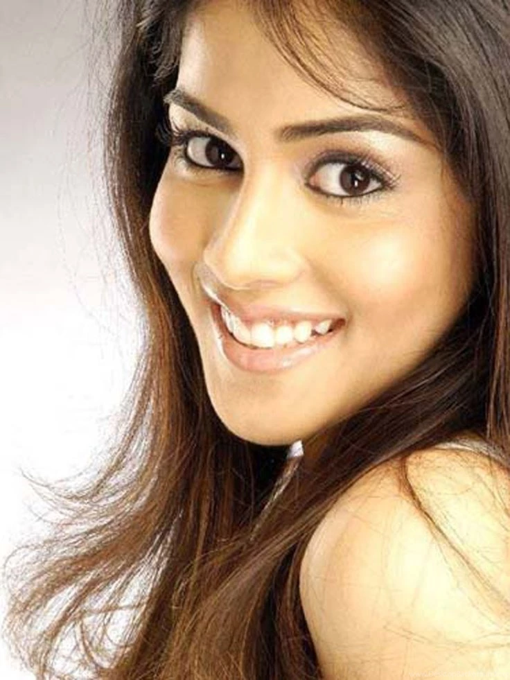 Nice Beautiful And Glamour Indian Actress Genelia