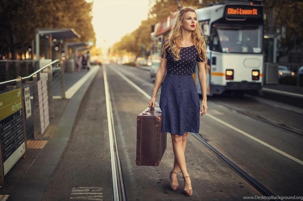 Download Wallpapers Vintage, Girl, Suitcase, Retro, Street, Style ...