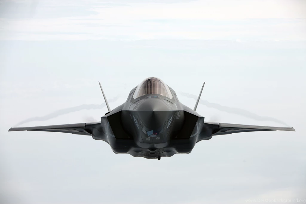 Here's Your New Wallpaper: A Pitch Perfect Photo Of An F 35
