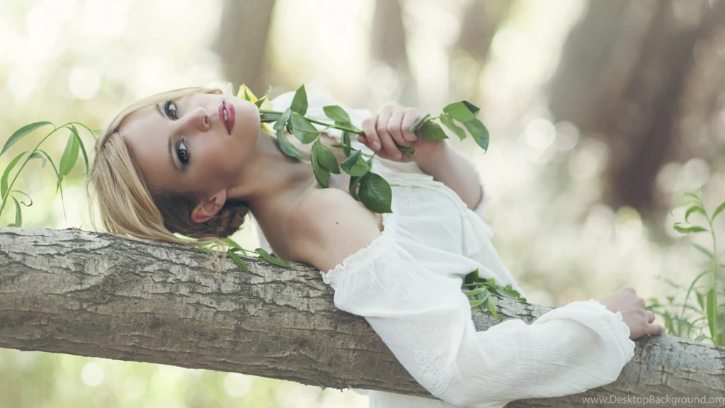 Girl Desktop Wallpapers