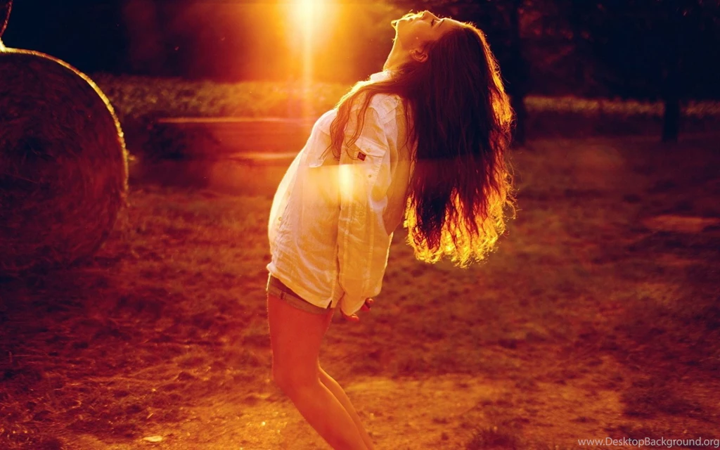 Country Girl Kissing The Sunset HD Desktop Wallpapers