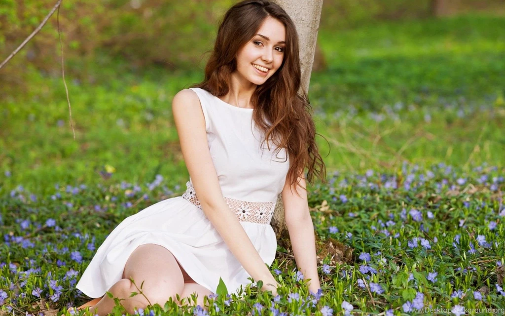 Cuty Girl Sitting In Flower Fields Wallpapers « Boys & Girls « HD ...