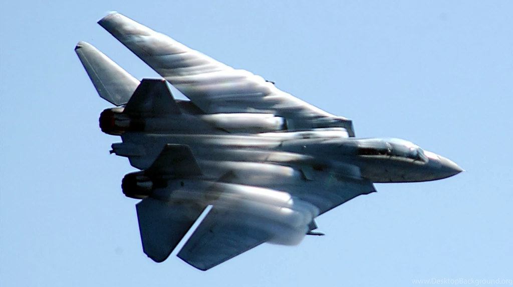 F14 Tomcat During Speeding At Supersonic Speed With Wing