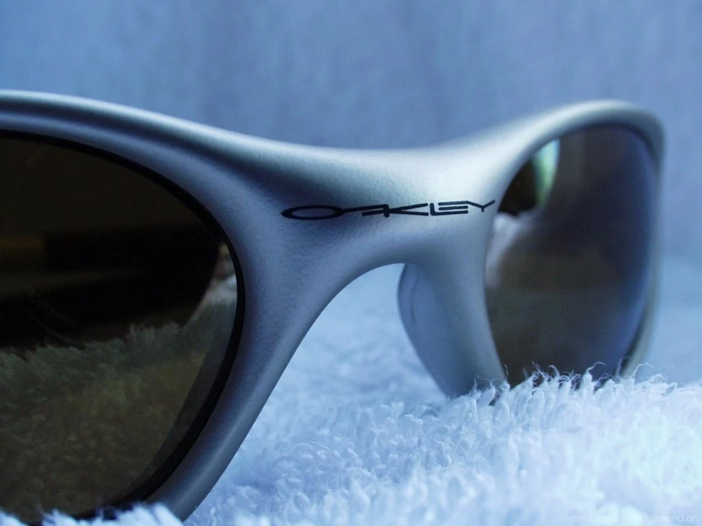 Oakley_sunglasses 1024x768.jpg