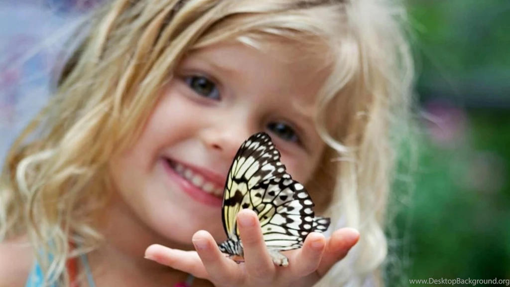 Download Wallpapers, Download 2560x1440 Women Smiling Little Girl ...