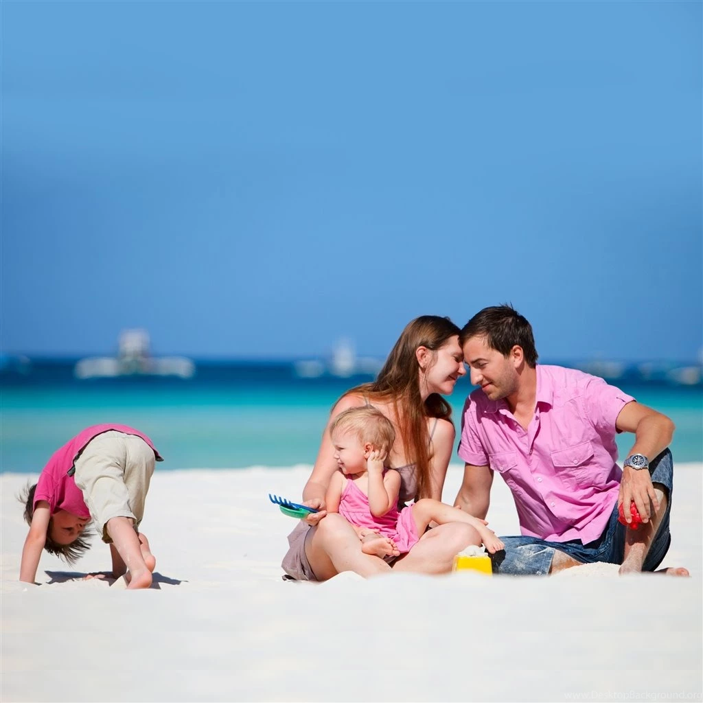 Happy Family Photo iPad Air Wallpapers Download