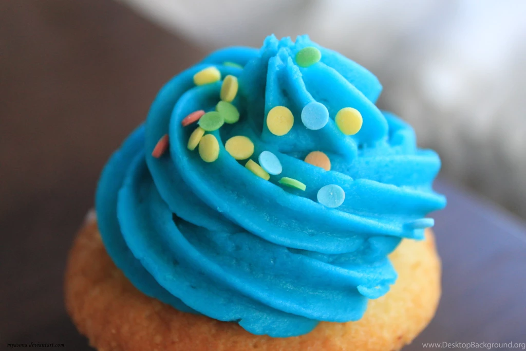 Pretty Blue Cupcake Wallpaper.