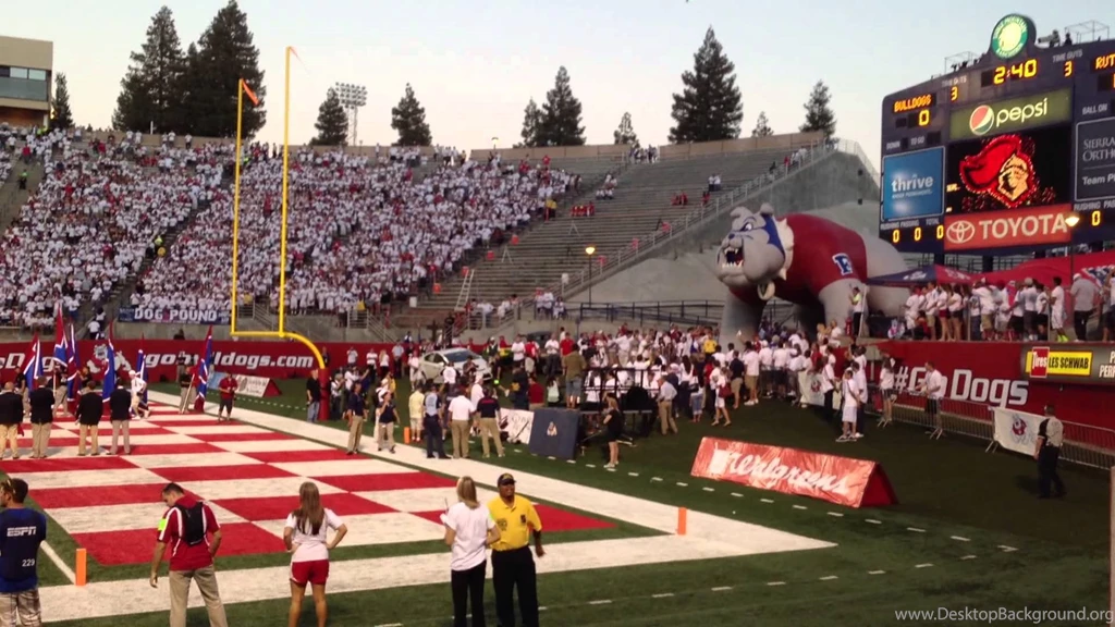 Fresno State Bulldogs Make Their Entrance Into Bulldog Stadium ...