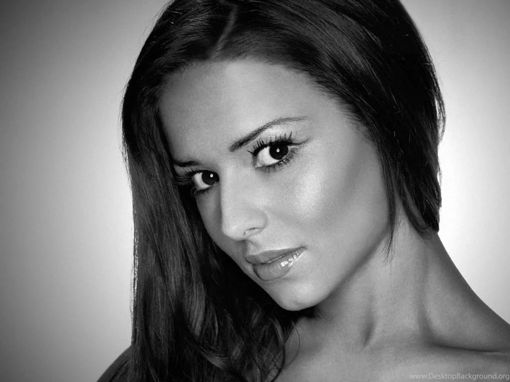 1024x768 Cheryl Cole B&W Desktop PC And Mac Wallpapers