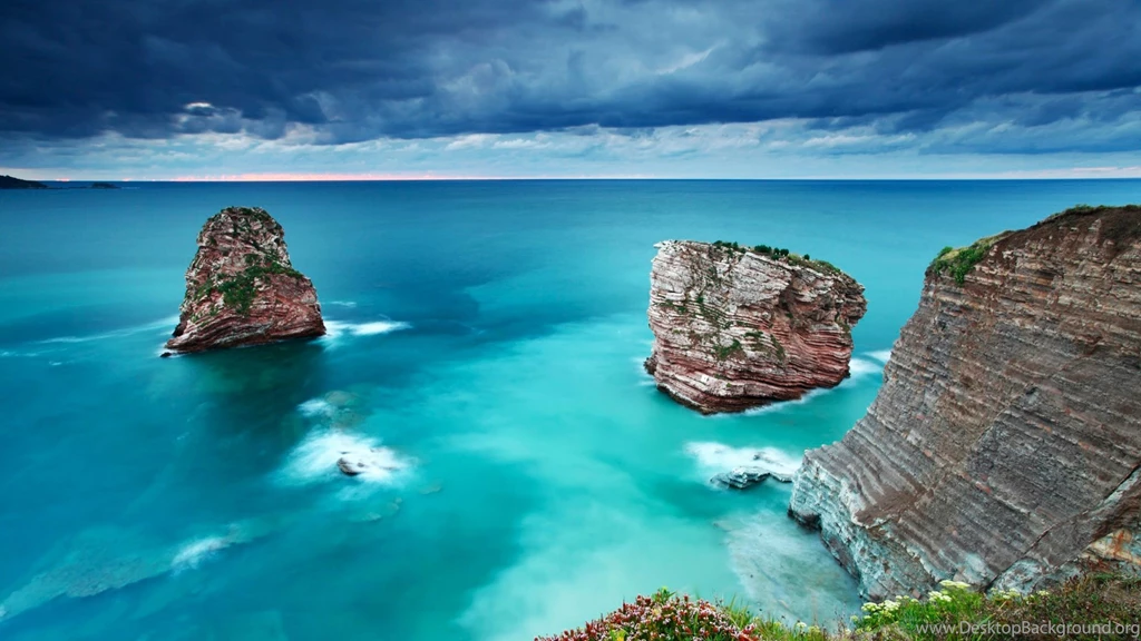 The Wallpapers Of The Amazing Blue Seawater   Beach Wallpapers