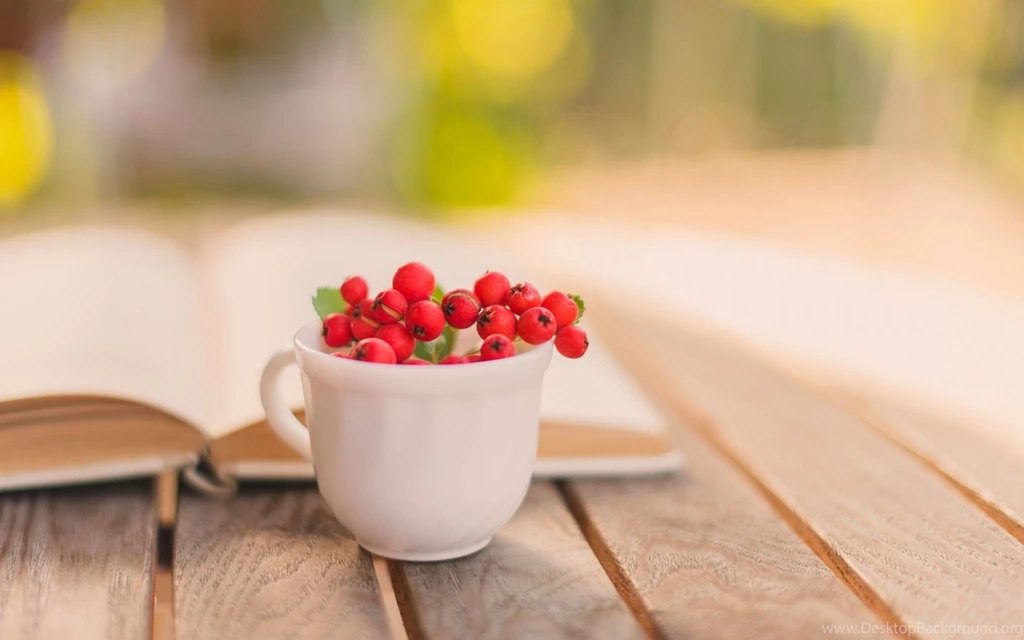 WALLPAPER HD Book Wooden Table Cup Mug Berry Red Autumn Hd