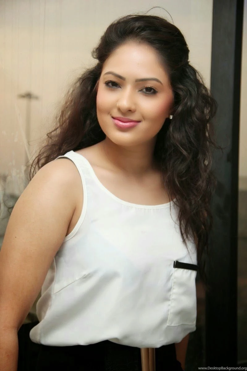 Nikesha Patel Hot Full Photo Gallery