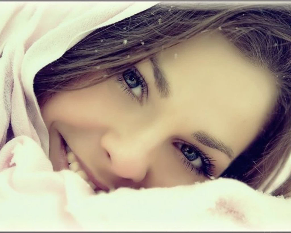 Download Women Love Wallpapers 1280x1024