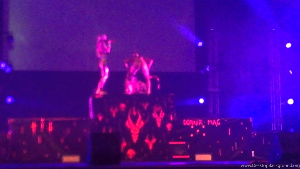 Die Antwoord (HQ Sound) Beat Boy Booty Show (Live In Milan 20 ...