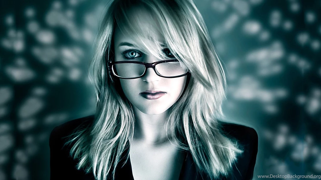 Wallpapers Of The Day: Cool Girl