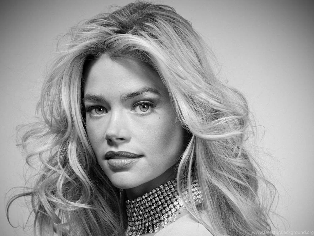 DENISE RICHARDS WALLPAPER   (