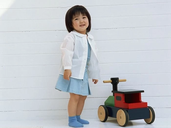 Cute Little Girl And Toy Car Wallpapers 11   Wallcoo.net