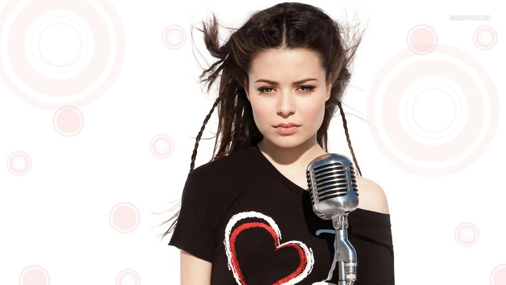 Lovely Miranda Cosgrove Wallpapers