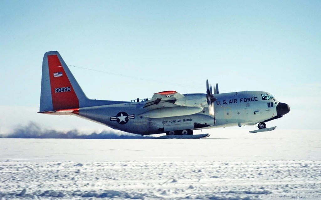 Lockheed C 130 Winter Landing HD Wallpapers Widescreen 1440x900