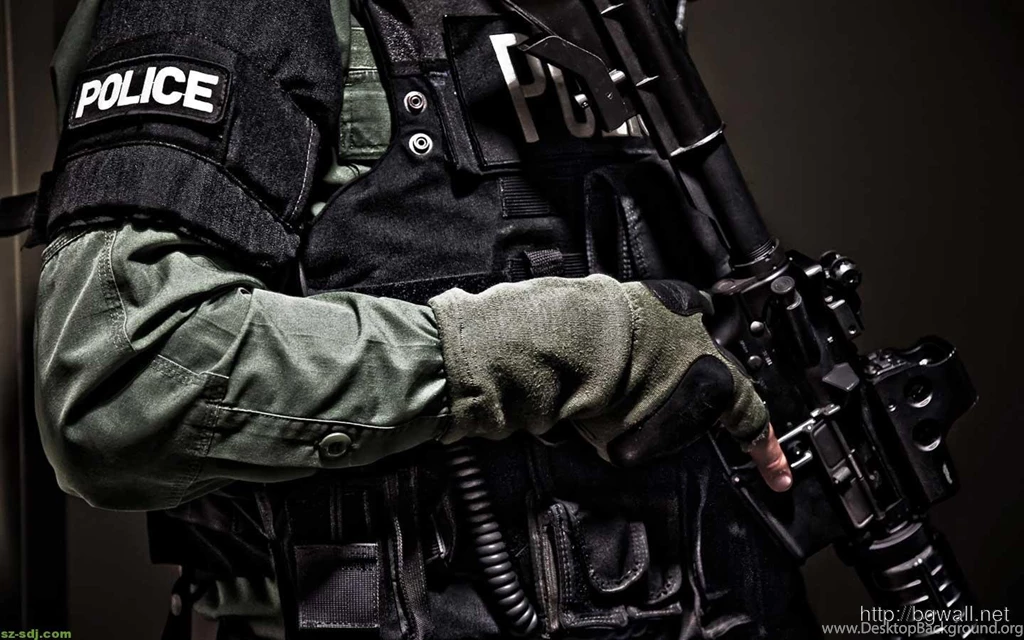 Amazing Police Guns Wallpapers