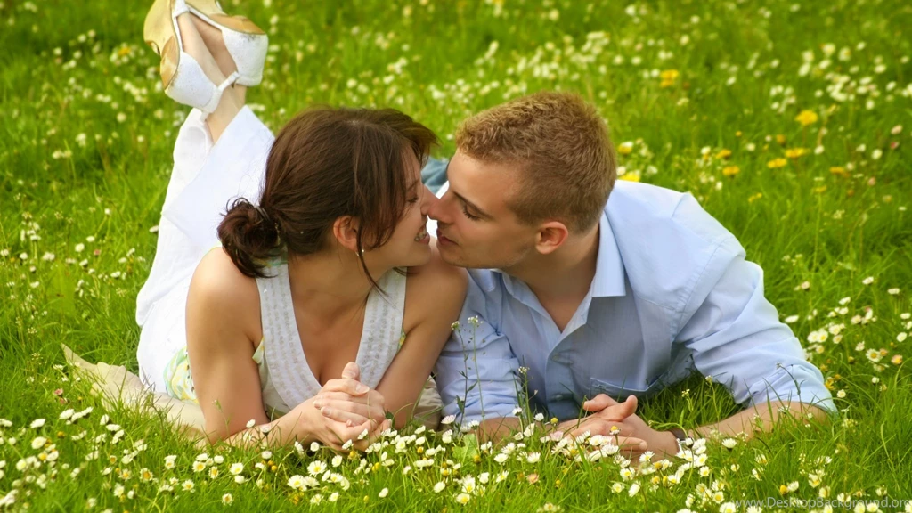 Boy Girl Kiss On Grass Wallpapers Download Latest Desktop ...
