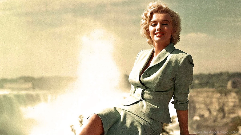 Beautiful Actress Marilyn Monroe Beach Widescreen High Definition ...
