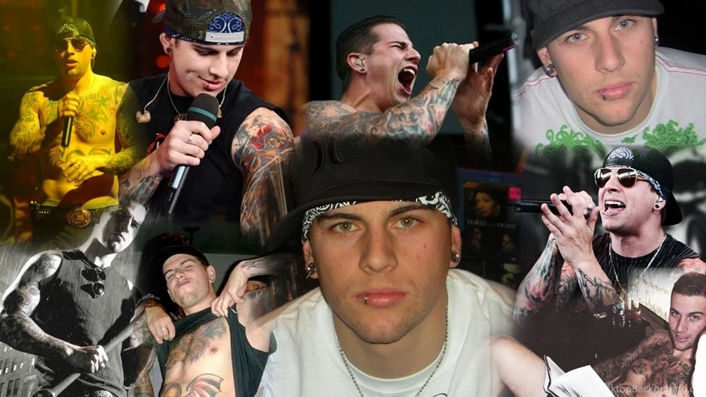 Browsing Wallpapers On DeviantArt