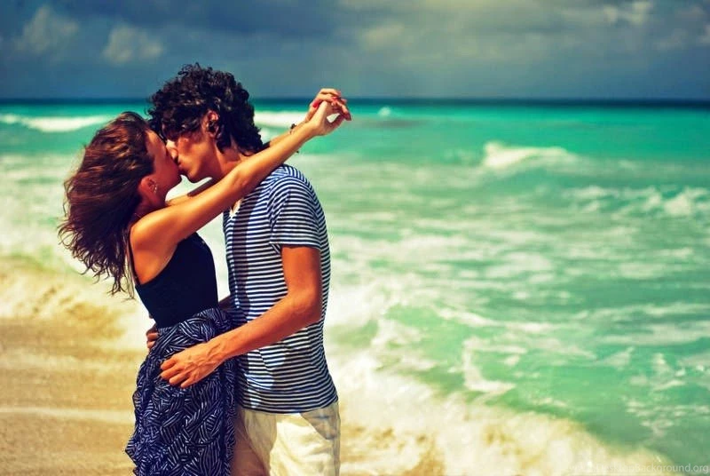 Girl And Boy Kiss Photo Download