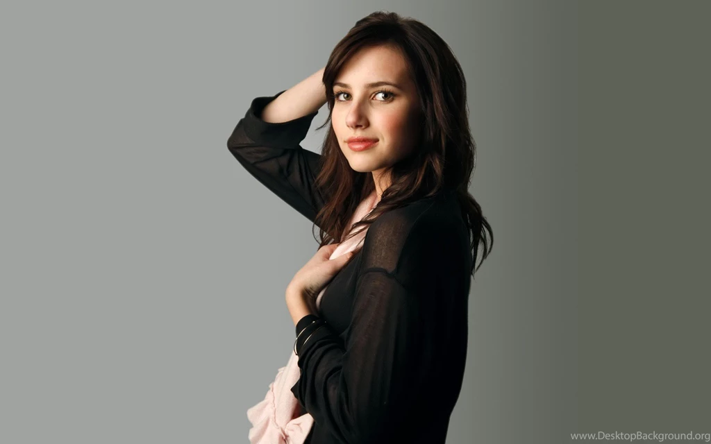 Emma Roberts Wallpaper Backgrounds 1772 1920x1200   UMad.com