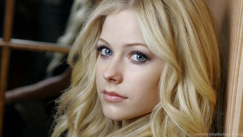 Wallpapers Avril Lavigne Cute Face Wallpapers
