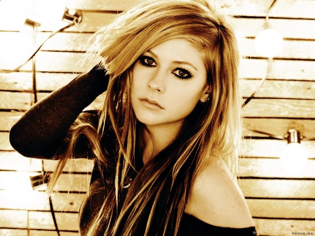 Avril Lavigne Downloads: Avril Lavigne Contemplation Wallpapers