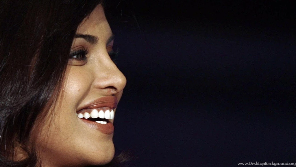 HD Priyanka Chopra Smile Wallpapers