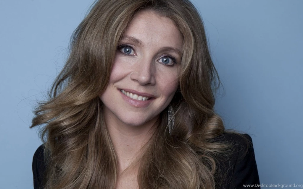 Sarah Chalke (20 Photos)
