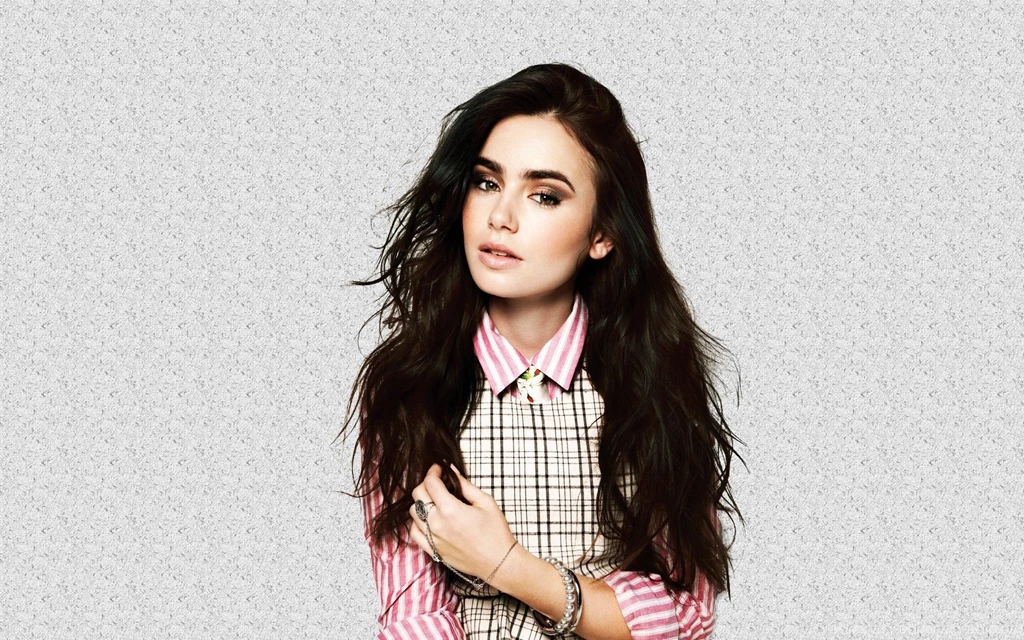 Lily Collins HD Wallpapers For Desktop Download