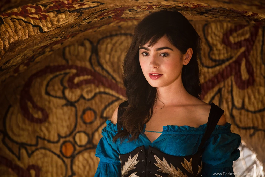 Lily Collins Photo Gallery 677 High Quality Pics Of Lily Collins ...