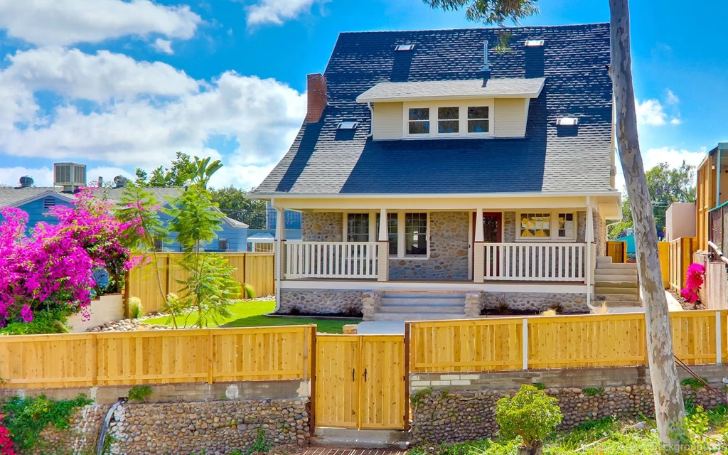 Little House With Garden Wallpapers