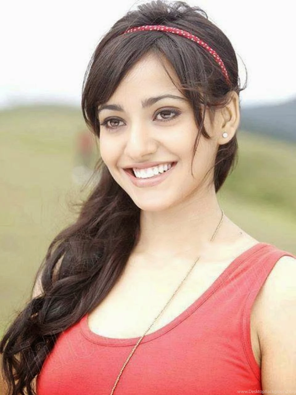 Neha Sharma Bollywood Actress Wallpapers Download FREE