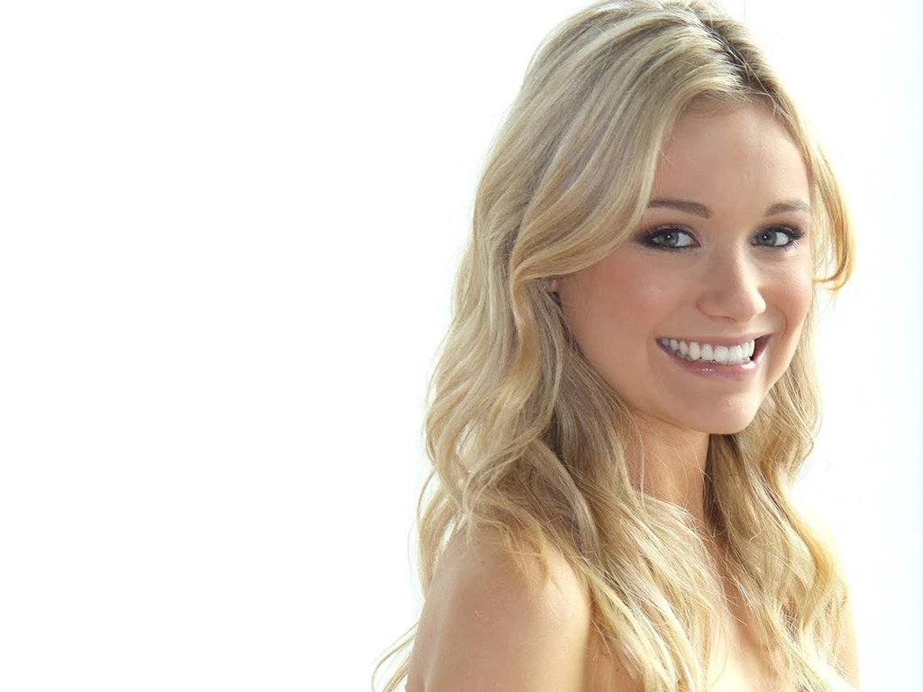 652558_katrina-bowden-smiling-pose-hd-wallpapers_1600x1200_h.jpg