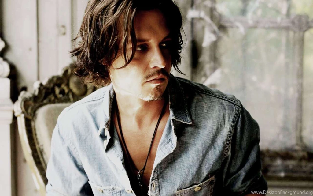 Johnny johnny depp the kiss of depp why is johnny top of the flops.jpeg