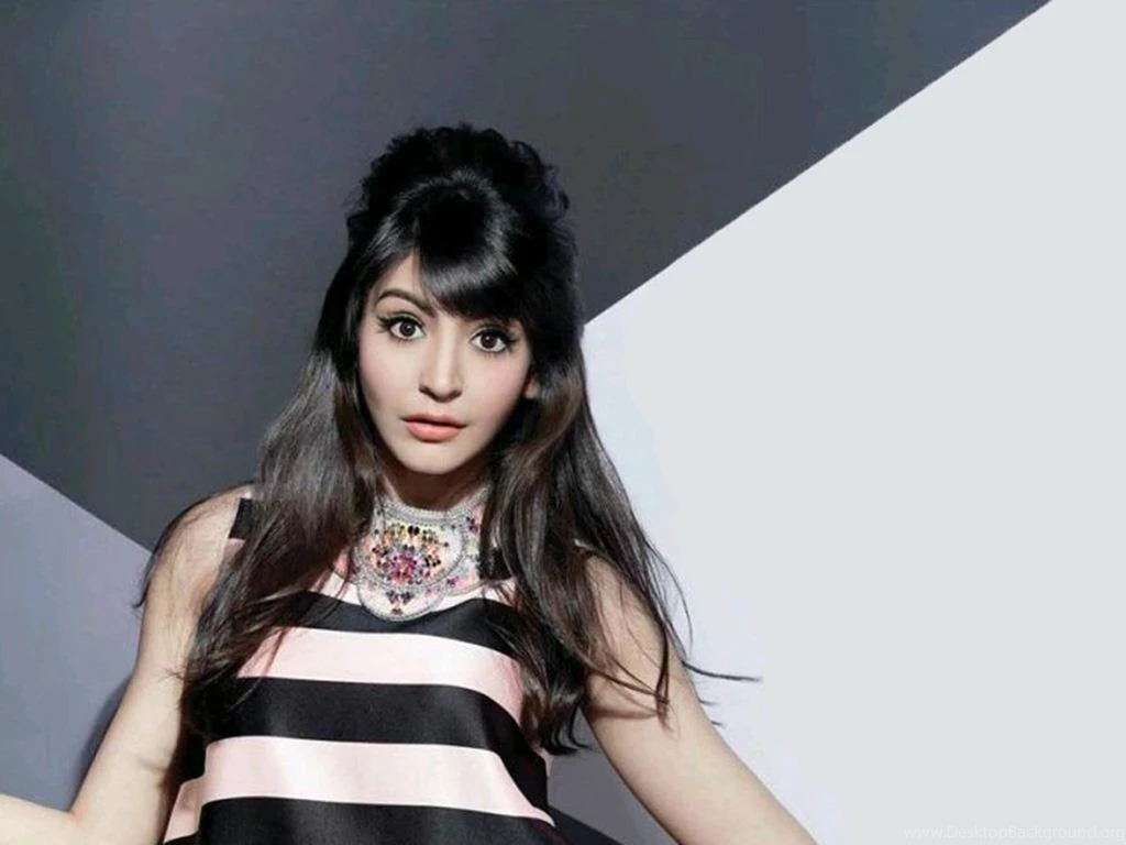 Anushka Sharma In Hot Pose Hd Wallpapers