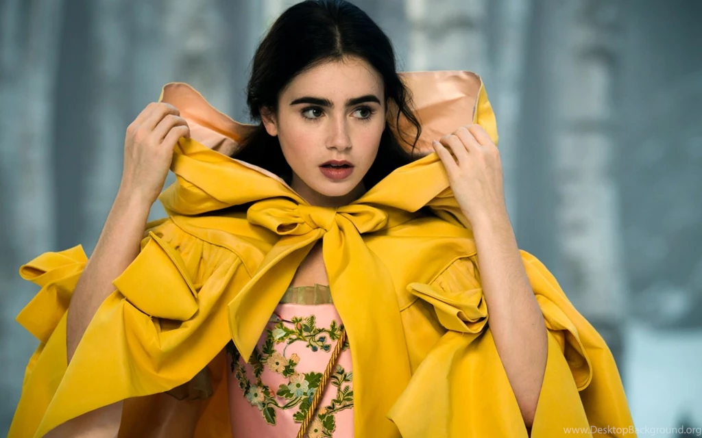 Lily Collins In Mirror Mirror Wallpapers