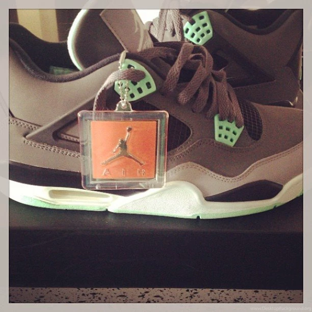 AIR JORDAN 4 RETRO 'GREEN GLOW'