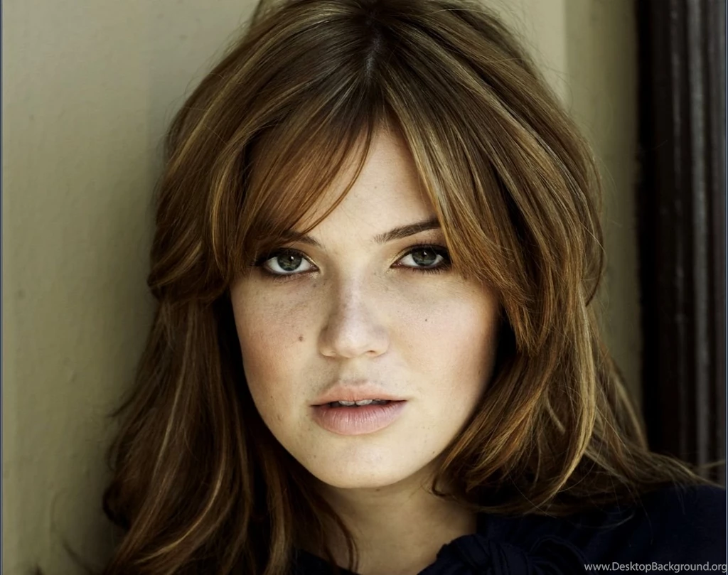Mandy Moore Backgrounds