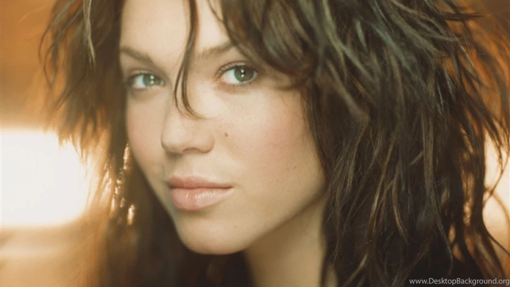 Hot HD Mandy Moore Wallpapers