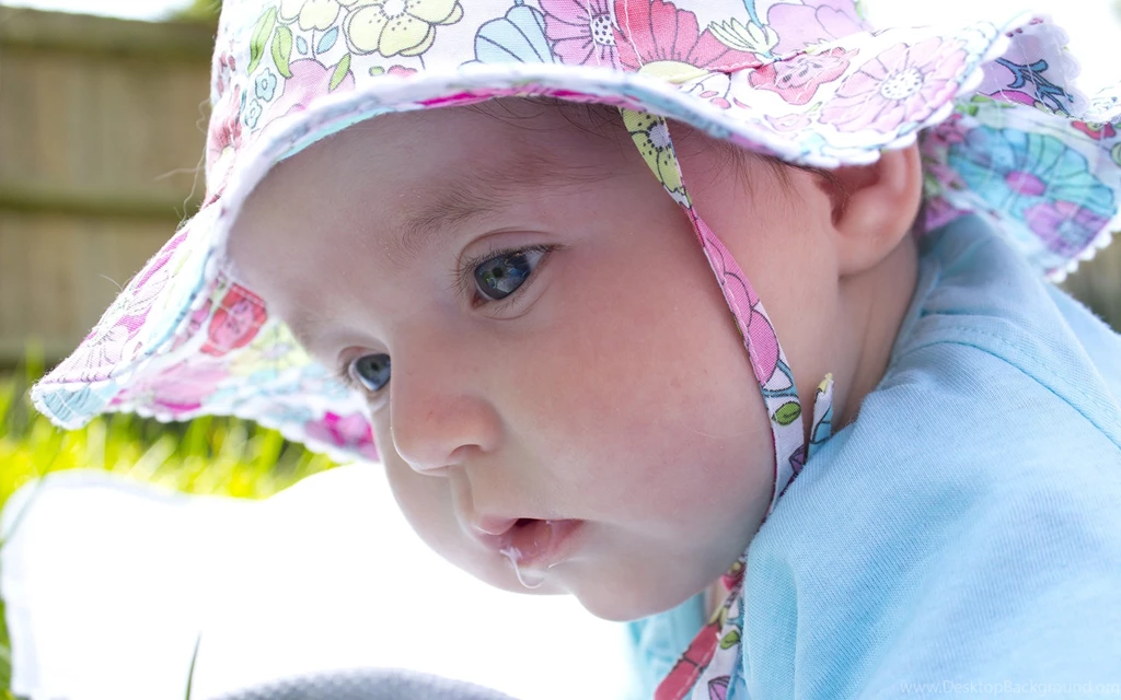 Cute New Born Baby Wallpapers