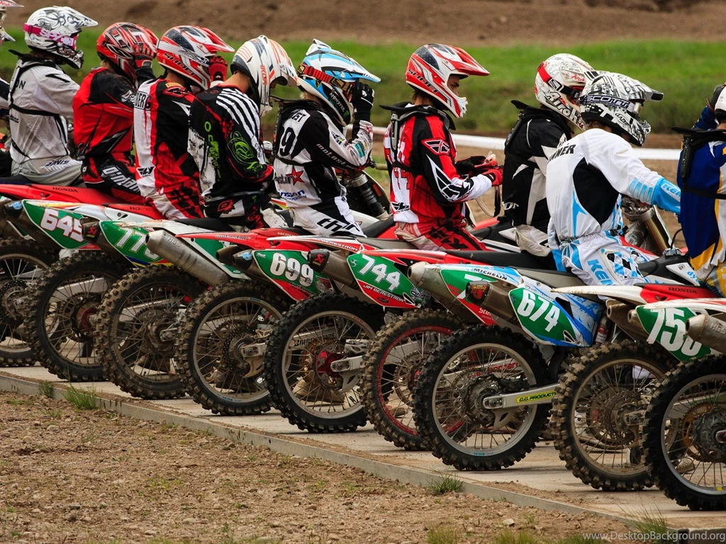 Download Motocross Motorbikes Wallpapers 1600x1200