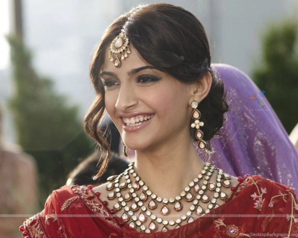 Actress Sonam Kapoor Wallpapers